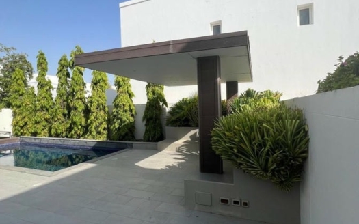 Luxury 5-Bedroom Villa with Private Pool, Al Mouj