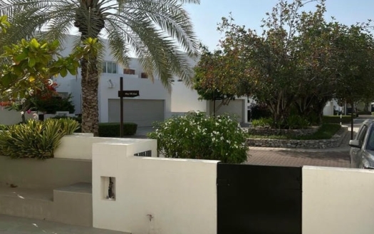 Luxury 5-Bedroom Villa with Private Pool, Al Mouj